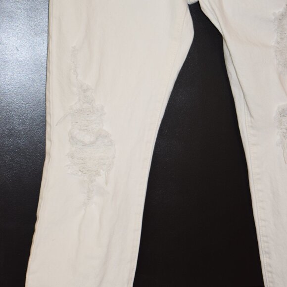 White Levi's 501's w/a‎ button fly 29x30 - Picture 3 of 13